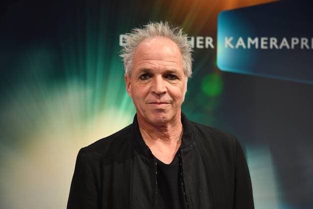 Der Kameramann Jo Heim als Ehrenpreisträger posiert am 24.06.2017 bei einem Fototermin zur Verleihung des 27. Deutschen Kamerapreis in Köln.