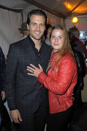 Alexander Klaws mit Freundin Nadja Scheiwiller bei der Premiere von Old Surehand bei den Karl-May-Spielen im Freilichttheater am Kalkberg. Bad Segeberg, 24.06.2017 Foto:xU.Geislerx xFuturexImage