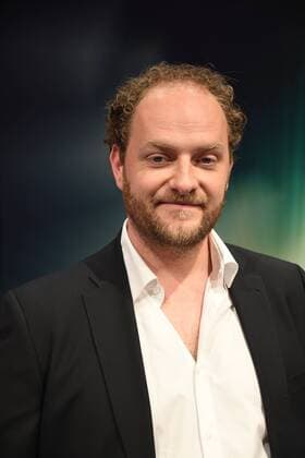 Joe Berger, Nachwuchspreis Kamera, posiert am 24.06.2017 bei einem Fototermin zur Verleihung des 27. Deutschen Kamerapreis in Köln.