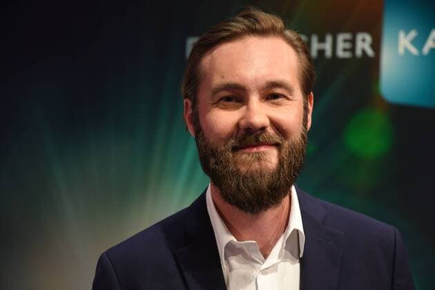 Preisträger Felix Striegel, Nachwuchspreis Kamera, posiert am 24.06.2017 bei einem Fototermin zur Verleihung des 27. Deutschen Kamerapreis in Köln.