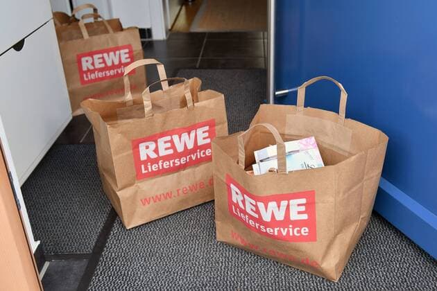 REWE Lieferservice,Lebensmittel online bestellen und bis an die Haustuere liefern lassen.Papiertragetaschen,Papiertueten,Einkaufstueten,Einkaufstaschen.