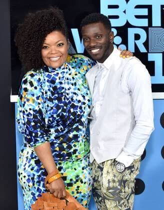 Actors Yvette Nicole Brown and Bernard David Jones attend the 17th annual BET Awards at Microsoft Theater in Los Angeles on June 25, 2017. The ceremony celebrates achievements in entertainment and honors music, sports, television, and movies released between April 1, 2016 and March 31, 2017.  LAP20170625130 CHRISTINExCHEW