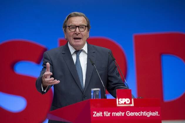 Der ehemalige SPD-Vorsitzende und ehemalige Bundeskanzler Gerhard SCHROEDER, Schröder, bei seiner Rede, Bundesparteitag der Sozialdemokratischen Partei Deutschlands - SPD in der Dortmunder Westfalenhalle, Deutschland am 25.06.2017.
