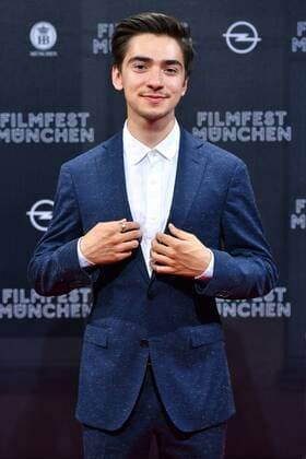 Ivo KORTLANG (Schauspieler), Einzelbild,angeschnittenes Einzelmotiv,Halbfigur,halbe Figur. Roter Teppich,Red Carpet Weltpremiere ELLAS BABY beim Filmfest Muenchen am 26.06.2017.