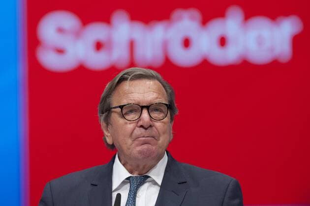 Der ehemalige SPD-Vorsitzende und ehemalige Bundeskanzler Gerhard SCHROEDER, Schröder, bei seiner Rede, Bundesparteitag der Sozialdemokratischen Partei Deutschlands - SPD in der Dortmunder Westfalenhalle, Deutschland am 25.06.2017.