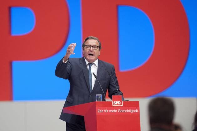 Der ehemalige SPD-Vorsitzende und ehemalige Bundeskanzler Gerhard SCHROEDER, Schröder, bei seiner Rede, Bundesparteitag der Sozialdemokratischen Partei Deutschlands - SPD in der Dortmunder Westfalenhalle, Deutschland am 25.06.2017.
