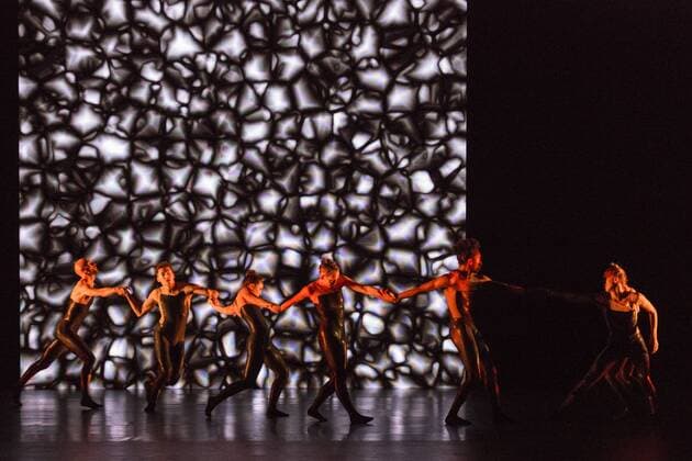 London, UK. 27 June 2017. Alexander Whitley Dance Company present the World Premiere of 8 Minutes at Sadler s Wells Theatre. 8 Minutes is choreographed and directed by Alexander Whitley, performers: Julia Sanz Fernandez, David Ledger, Luke Crook, Victoria Roberts, Hannah Eckholm, Tia Hockey and Leon Poulton. Performances at Sadler s Wells on 27th and 28th June 2017. The piece is a Sadler s Wells commission, co-commissioned by DanceEast & Trinity Laban Conservatoire of Music & Dance. Photo: Vibrant Pictures Alamy Live News Alexander Whitley Dance Compan, 8 Minutes, Sadler s Wells, London, UK