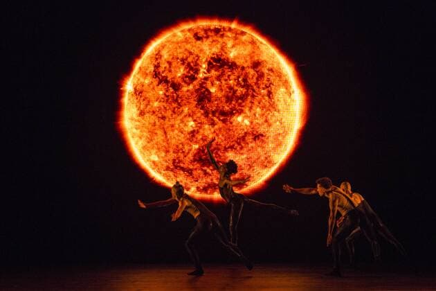 London, UK. 27 June 2017. Alexander Whitley Dance Company present the World Premiere of 8 Minutes at Sadler s Wells Theatre. 8 Minutes is choreographed and directed by Alexander Whitley, performers: Julia Sanz Fernandez, David Ledger, Luke Crook, Victoria Roberts, Hannah Eckholm, Tia Hockey and Leon Poulton. Performances at Sadler s Wells on 27th and 28th June 2017. The piece is a Sadler s Wells commission, co-commissioned by DanceEast & Trinity Laban Conservatoire of Music & Dance. Photo: Vibrant Pictures Alamy Live News Alexander Whitley Dance Compan, 8 Minutes, Sadler s Wells, London, UK