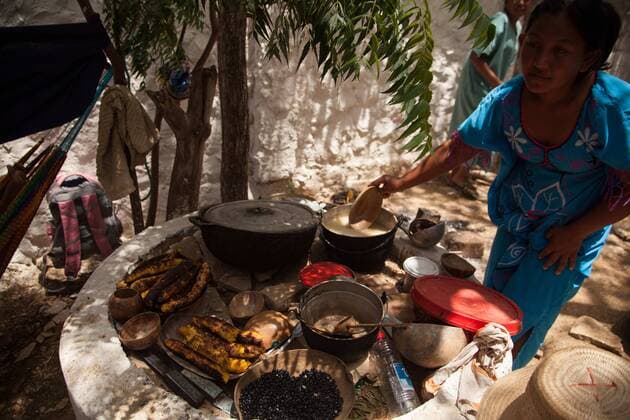 IMAGO Cultures of the world, Wayuu Volk in Kolumbien May 26, 2017 - The Wayuu are the largest indigenous community in Colombia, where 400,000 Wayuu are believed to live in the Guajira peninsula, which is a remote and impoverished part in the north of the country. Their standard of living is below the poverty line and their survival has been threatened by the construction of a dam diverting the water of the local river away and by years of draught. In spite of the difficulties, the Wayuu have preserved an enormous cultural wealth of traditions in their rituals, music, dance, and handicraft - ZUMAd99_ 20170526_zap_d99_062 Copyright: xJuanchoxTorresx