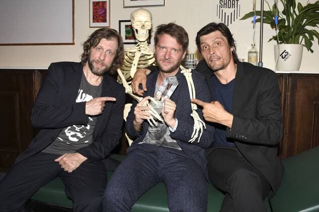 Oliver Korittke, Josef Brandl und Stipe Erceg bei der Verleihung des 13th Street Shocking Short Award 2017 im Rahmen des 35. Filmfest München 2017 in der Serologischen Klinik für Nervenkitzel. München, 27.06.2017 Foto:xP.xSchönbergerx xFuturexImage