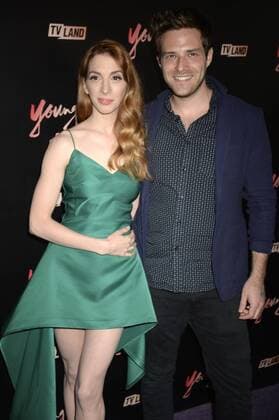 Molly Kate Bernard und Ben Rappaport bei der Premiere der 4. Staffel der TV-Serie Younger im Mr. Purple. New York, 27.06.2017 Foto:xD.xVanxTinex xFuturexImage