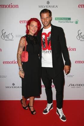 Dennis Diekmeier, der HSV Fussballspieler mit seiner Ehefrau Dana Diekmeier bei der Verleihung vom Emotion Award am 28.06.2017 in Hamburg Emotion Award 2017 in Hamburg 