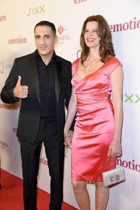 Ismail Özen mit Ehefrau Janina Özen-Otto beim Emotion Award 2017 in der Laeiszhalle in Hamburg am 28.06.2017
