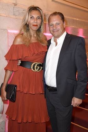 Philip Graf zu Castell-Rüdenhausen mit Ehefrau Joahnna Gräfin zu Castell-Rüdenhausen beim Emotion Award 2017 in der Laeiszhalle in Hamburg am 28.06.2017