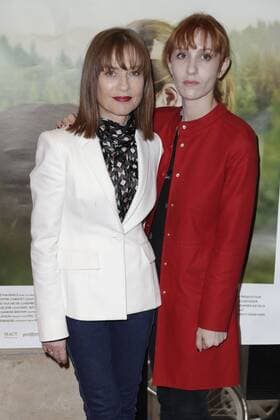 Bilder des Tages Isabelle Huppert et Lolita Chammah CELEBRITES : Avant Premiere du film Barrage - Paris - 29 06 2017 GwendolineLeGoff Panoramic 