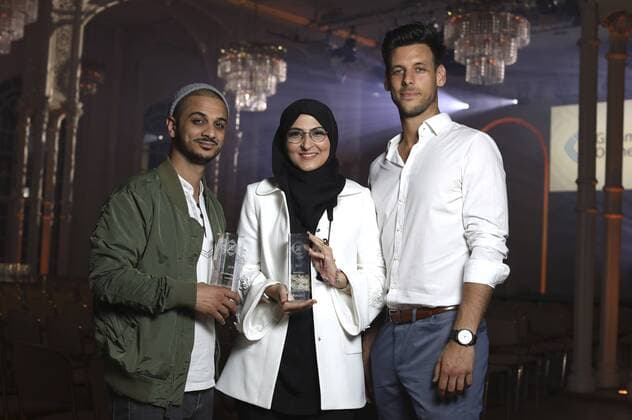 Younes Al-Amayra, Farah Bouamar und Marcel Sonneck von Datteltäter bei der Verleihung des Grimme Online Award 2017 in der Kölner Flora. Köln, 30.06.2017 Foto:xC.xHardtx xFuturexImage