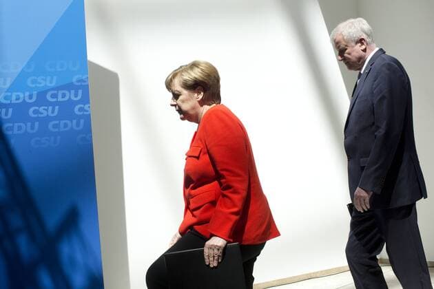 Bilder des Tages Deutschland, Berlin, Konrad-Adenauer-Haus, Pressestatement des CSU-Vorsitzenden Horst Seehofer und der CDU-Vorsitzenden Angela Merkel nach der gemeinsamen Vorstandssitzung von CDU und CSU zur Verabschiedung des Regierungsprogramms, 03.07.2017