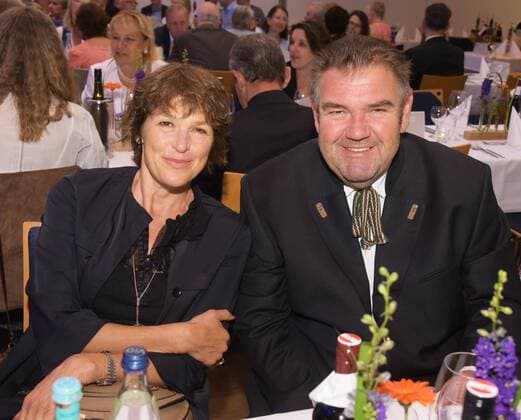 Verleihung des Oberbayerischen Kulturpreises an Bettina Mitterndorfer und Spider Murphy Gang im Bürgerhaus Haar am 2. Juli 2017 Franziska Aigner (Casting) mit Peter Rappenglück