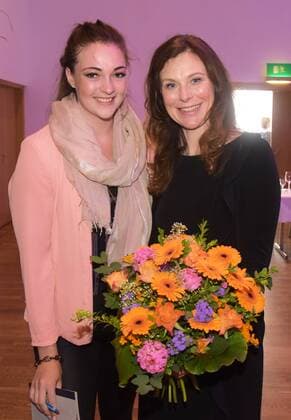 Verleihung des Oberbayerischen Kulturpreises an Bettina Mitterndorfer und Spider Murphy Gang im Bürgerhaus Haar am 2. Juli 2017 Bettina Mitterndorfer mit Lissy Bogner