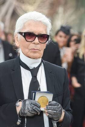 219090 Serge Arnal Starface 2017-07-04 France Paris Fashion Week. Defile Haute Couture Automne Hiver-2017. CHANEL. People. Celebrites at Chanel Fashion Show. Lagerfeld, Karl  Copyright: xSergexArnalx xStarfacex STAR_219090_094