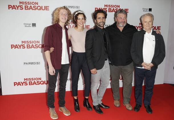 Damien Ferdel Ilona Bachelier Florent Peyre Ludovic Berthillot Daniel Prevost CELEBRITES : Avant Premiere Mission Pays Basque - Paris - 04 07 2017 GwendolineLeGoff Panoramic 