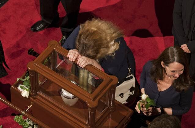 July 4, 2017 - Mexico, Mexico, MEXICO - A public funeral service to painter and sculptor, Jose Luis Cuevas took place in the Palace of Fine Arts in Mexico City on Tuesday, July 4, 2017. Maria Jose Cuevas, daughter of Jose Luis Cuevas prays over the urn containing the ashes of Cuevas. Mexico MEXICO - ZUMAp124 20170704_zaa_p124_022 Copyright: xAntonioxNavax