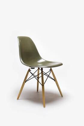 Designklassiker von Ray und Charles Eames Shell Side Chair with Eiffel Tower Base, American, 1950s, manufactured by Herman Miller. Designer: Charles and Ray Eames  Copyright: xGxJacksonx 12528-1440-1