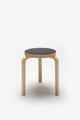 Designklassiker von Alvar Aalto Stool 60, 1933, Finland. Designer: Alvar Aalto  Copyright: xGxJacksonx 12528-670-1