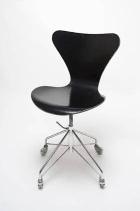 Series 3217 Chair, 1955 for Fritz Hansen. Designer: Arne Jacobsen  Copyright: xGxJacksonx 12528-70-1