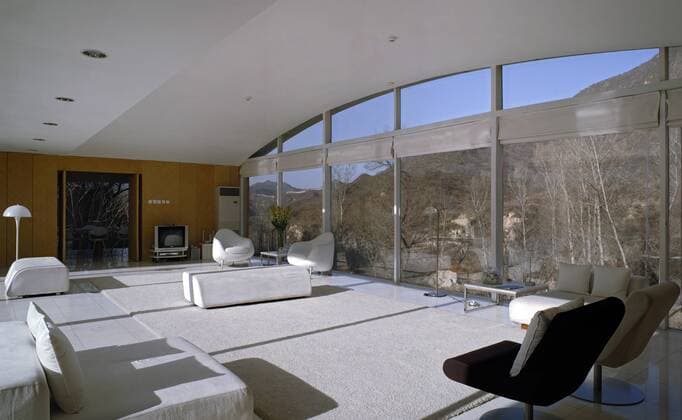 Architektur von Shigeru Ban The Furniture House, by Japanese architect Shigeru Ban, in the multi-dwelling project Commune by the Great Wall near Beijing, conceived by developers Zhang Xin and Pan Shiyi. Beijing China  Copyright: xMichaelxFreemanx 13318-160-1