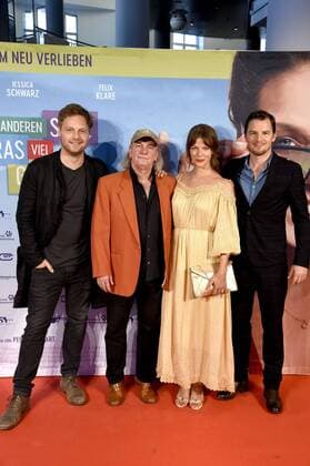 Christoph Letkowski, Pepe Danquart, Jessica Schwarz und Felix Klare bei der Premiere des Kinofilms Auf der anderen Seite ist das Gras viel grüner im Metropolis Kino. Frankfurt, 05.07.2017 Foto:xR.xMurmannx xFuturexImage