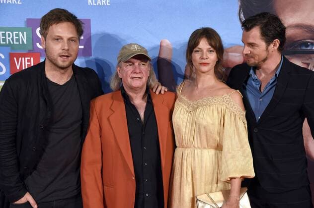 Christoph Letkowski, Pepe Danquart, Jessica Schwarz und Felix Klare bei der Premiere des Kinofilms Auf der anderen Seite ist das Gras viel grüner im Metropolis Kino. Frankfurt, 05.07.2017 Foto:xR.xMurmannx xFuturexImage