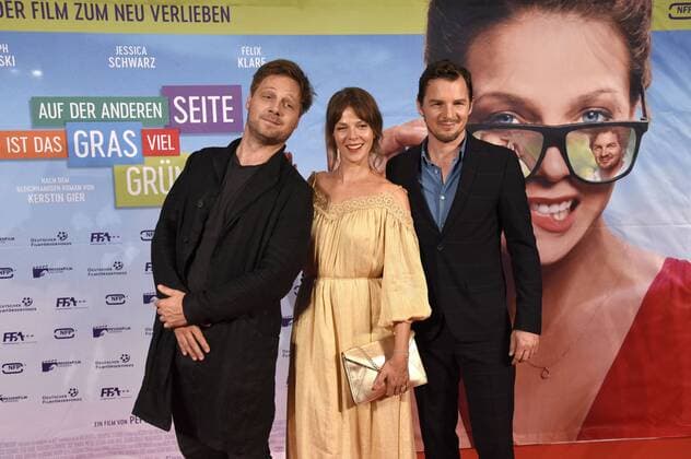 Christoph Letkowski, Jessica Schwarz und Felix Klare bei der Premiere des Kinofilms Auf der anderen Seite ist das Gras viel grüner im Metropolis Kino. Frankfurt, 05.07.2017 Foto:xR.xMurmannx xFuturexImage