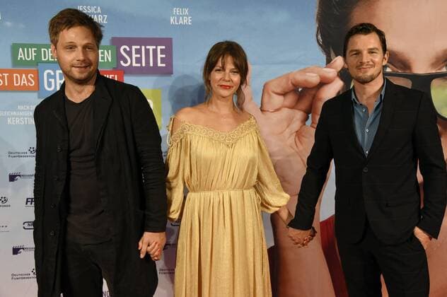 Christoph Letkowski, Jessica Schwarz und Felix Klare bei der Premiere des Kinofilms Auf der anderen Seite ist das Gras viel grüner im Metropolis Kino. Frankfurt, 05.07.2017 Foto:xR.xMurmannx xFuturexImage