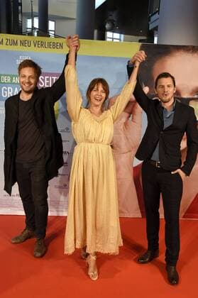 Christoph Letkowski, Jessica Schwarz und Felix Klare bei der Premiere des Kinofilms Auf der anderen Seite ist das Gras viel grüner im Metropolis Kino. Frankfurt, 05.07.2017 Foto:xR.xMurmannx xFuturexImage