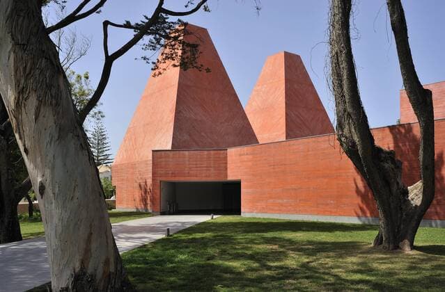Architektur von Eduardo Souto de Moura Exterior facade of Casa Das Historias Paula Rego, the House of Stories and Drawings by Paula Rego, museum in Cascais, Portugal. Portugal  Copyright: xYurixPalminx 14021-310-1