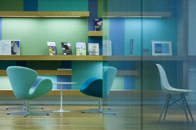 Designklassiker von Arne Jacobsen BDP Sheffield studio United Kingdom  Copyright: xDavidxBarbour BDPx 14668-150-1