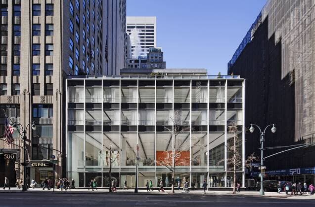 Architektur von Gordon Bunshaft Daytime view of Manufacturers Hanover Trust Building, 510 Fifth Avenue, New York, from across Fifth Avenue. USA  Copyright: xEduardxHueber Archphotox 14913-10-1