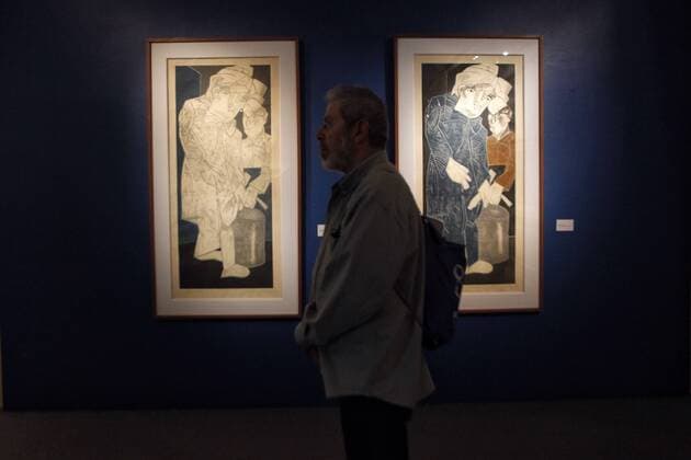 A visitor in front of works by Mexican painter and scluptor Jose Luis Cuevas during the echibition Jose Luis Cuevas and his 25-year collection on the occasion of the 25th anniversary of his museum in Mexico City, Mexico, 06 January 2017. The artist died past 03 July at 83. MUSEUM JOSE LUIS CUEVAS PRESENTS EXHIBITION JOSE LUIS CUEVAS AND HIS 25-YEAR COLLECTION IN MEXICO CITY !ACHTUNG: NUR REDAKTIONELLE NUTZUNG!  Copyright: xSáshenkaxGutiérrezx CMX001 20170707-636349928980006246