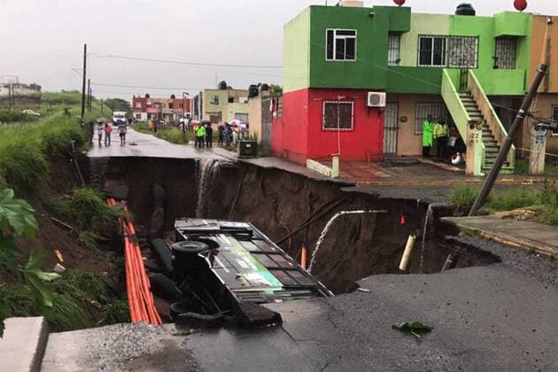 July 7, 2017 - Mexico - EUM20170707SOC07.JPG.VERACRUZ, Ver., RainsLluvias-Veracruz.- Ante las constantes lluvias en la region de Veracruz y Boca del Rio, el ejercito mexicano activo el plan DN III para evacuar habitantes de las colonias bajas de la zona, ya que ademas de calles y avenidas anegadas se han presentado deslaves este 7 de julio de 2017. Foto: Agencia EL UNIVERSALAFBV Mexico  - ZUMAu78_ 20170707_zaf_u78_031 Copyright: xElxUniversalx