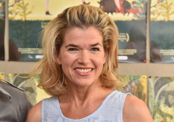 die Schauspielerin Anke Engelke posiert am 08.07.2017 in Köln bei der Premiere des Films Nur ein Tag