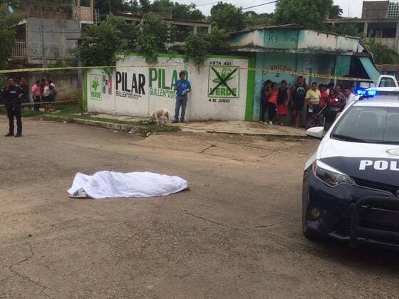 A view of the crime scene after the murder of Honduran cameraman Edwin Rivera Paz in Acayucan, Veracruz, Mexico, 09 July 2017. Rivera was shot dead in south Veracruz by tu hired murderers. HONDURAN CAMERAMAN MURDERED IN EAST MEXICO !ACHTUNG: NUR REDAKTIONELLE NUTZUNG!  Copyright: xAlejandroxCejax ACA001 20170710-636353146536541851