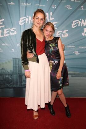 Luise Heyer, Lette Merle Boehrnsen, Filmpremiere EINMAL BITTE ALLES im Kino am Sendlinger Tor in Muenchen am 10.07.2017