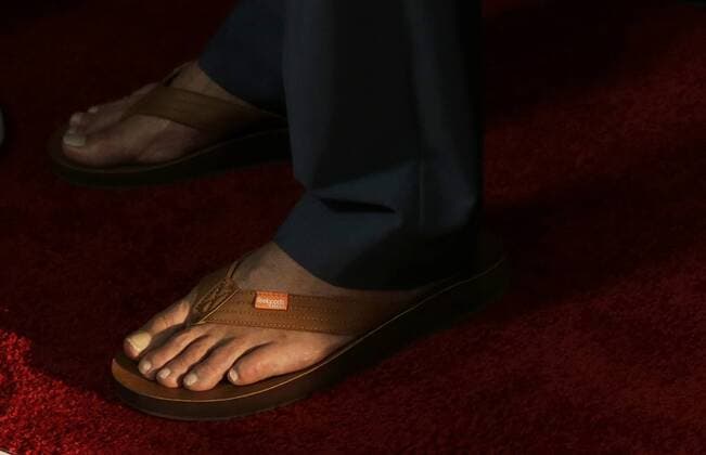 Woody Harrelson arrives on the red carpet wearing sandals at War for the Planet Of The Apes premiere at SVA Theater on July 10, 2017 in New York City.  NYP20170710113 JOHNxANGELILLO