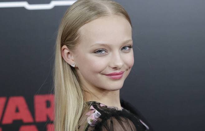 Amiah Miller arrives on the red carpet at War for the Planet Of The Apes premiere at SVA Theater on July 10, 2017 in New York City.  NYP20170710119 JOHNxANGELILLO