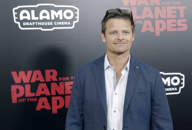Steve Zahn arrives on the red carpet at War for the Planet Of The Apes premiere at SVA Theater on July 10, 2017 in New York City.  NYP20170710108 JOHNxANGELILLO
