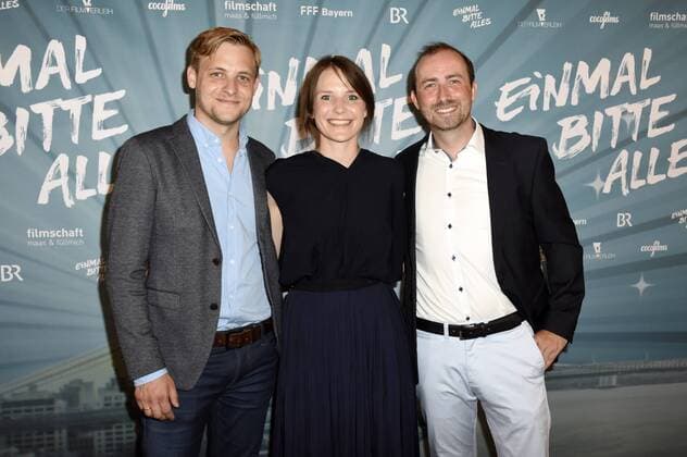 Torben Maas, Helena Hufnagel und Christian Füllmich bei der Premiere des Kinofilms Einmal Bitte Alles im Kino am Sendlinger Tor. München, 10.07.2017 Foto:xP.xSchönbergerx xFuturexImage