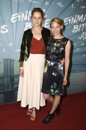 Luise Heyer und Jytte-Merle Böhrnsen bei der Premiere des Kinofilms Einmal Bitte Alles im Kino am Sendlinger Tor. München, 10.07.2017 Foto:xP.xSchönbergerx xFuturexImage