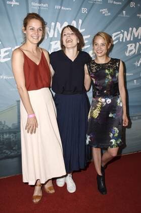 Luise Heyer, Helena Hufnagel und Jytte-Merle Böhrnsen bei der Premiere des Kinofilms Einmal Bitte Alles im Kino am Sendlinger Tor. München, 10.07.2017 Foto:xP.xSchönbergerx xFuturexImage