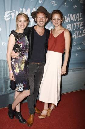 Jytte-Merle Böhrnsen, Maxi Schafroth und Luise Heyer bei der Premiere des Kinofilms Einmal Bitte Alles im Kino am Sendlinger Tor. München, 10.07.2017 Foto:xP.xSchönbergerx xFuturexImage